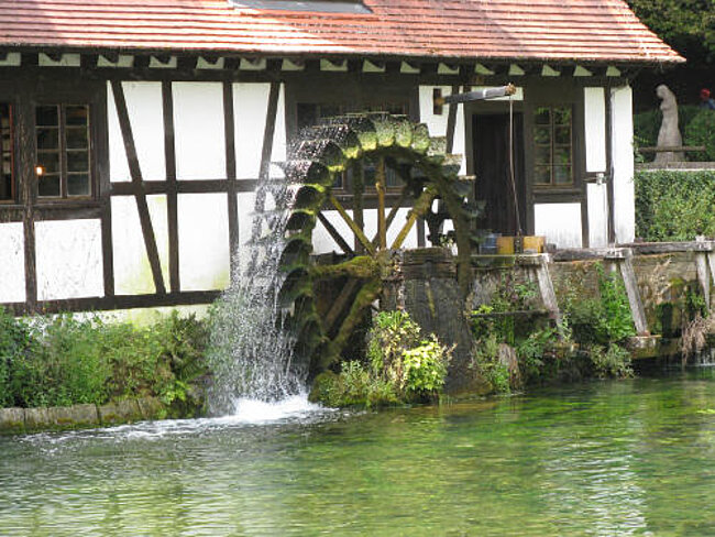 Unterschlächtiges Wasserrad in Blaubeuren Unterschlächtiges Wasserrad in Blaubeuren