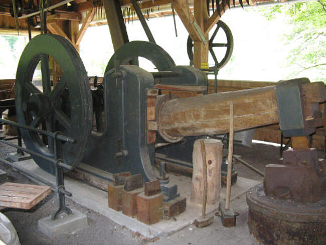 Nachbau eines Schwanzhammers im Museum Köngshammer Nachbau eines Schwanzhammers im Museum Köngshammer